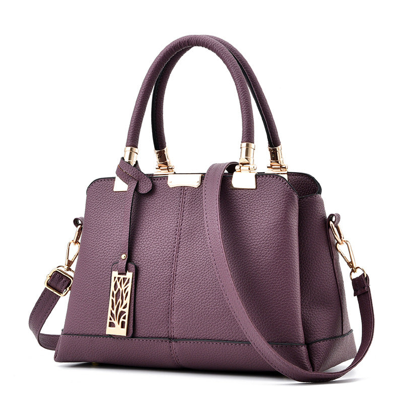 Shoulder purse for elegant women in PU leather.