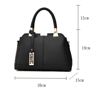 Shoulder purse for elegant women in PU leather.